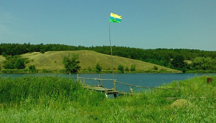 Флаг ВолОРХ поднят на базе егерей на Федоровском водоеме.